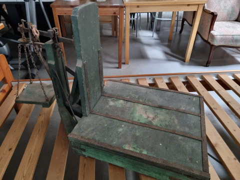 Waage, Holzwaage, grün, 