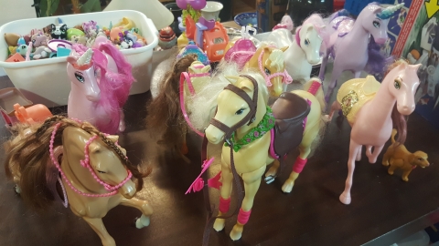 Spielzeug Pferde Einhörner