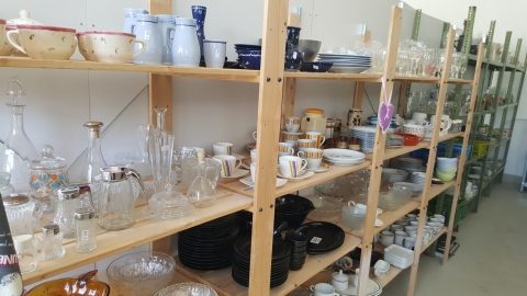 Geschirr, Kaffeehäferl, Gläser, Essgeschirr, Teller, 