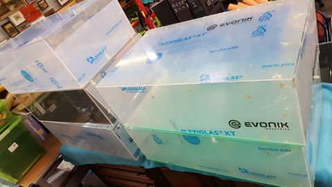 Boxen, Plexiglas, 