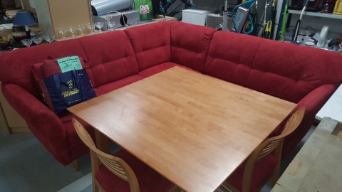 Sofa, Stoffsofa, Couch, rot, Holztisch, braun, 