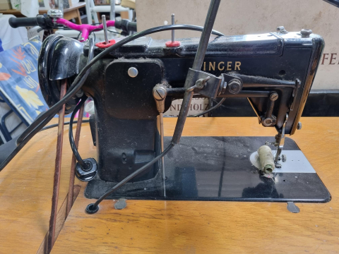 Nähmaschine, schwarz, 