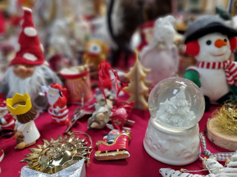 Weihnachtsschmuck, Weihnachtskrippe, Weihnachskerzen, Adventskalender, Weihnachtskugel, Christbaumständer, 